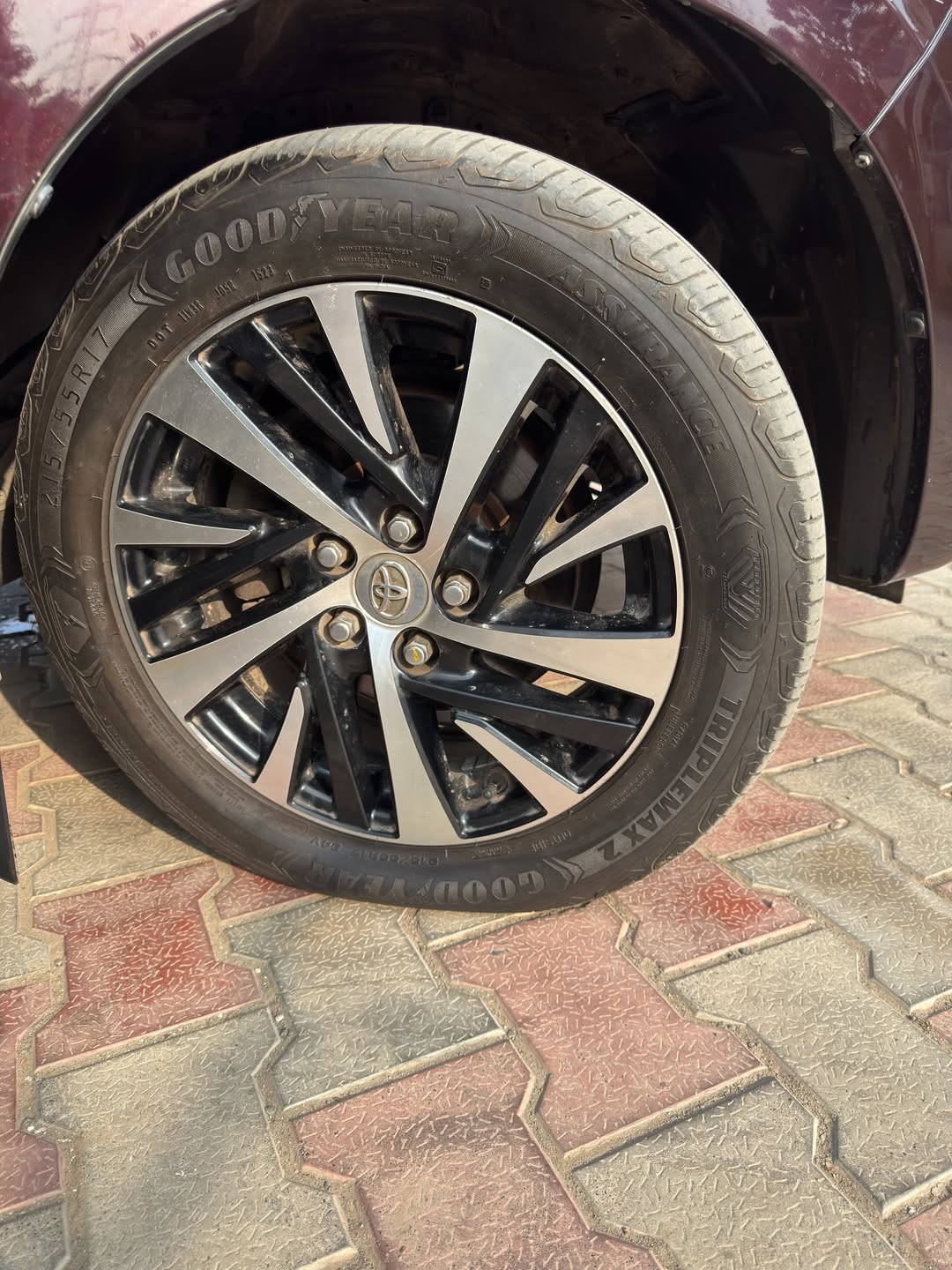 
								Toyota Innova Crysta full									