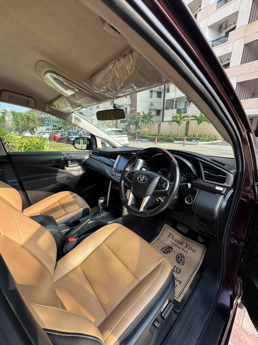 
								Toyota Innova Crysta full									