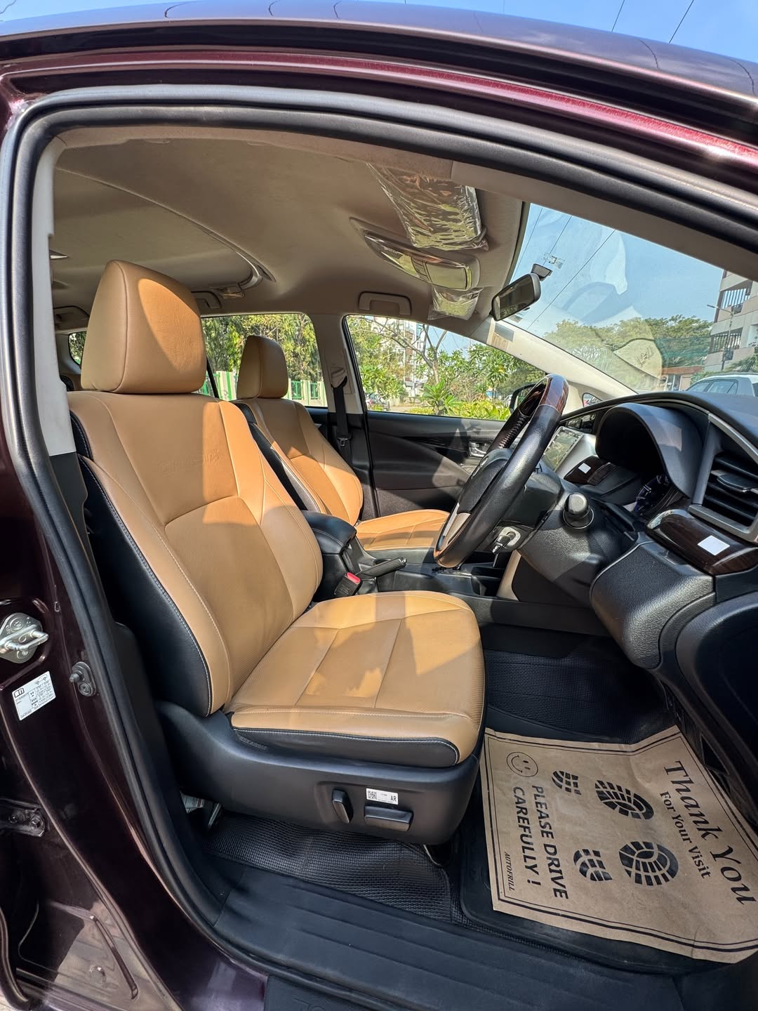 
								Toyota Innova Crysta full									