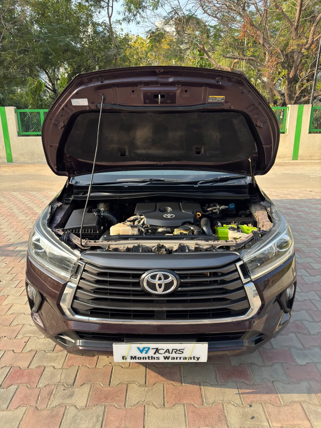 
								Toyota Innova Crysta full									